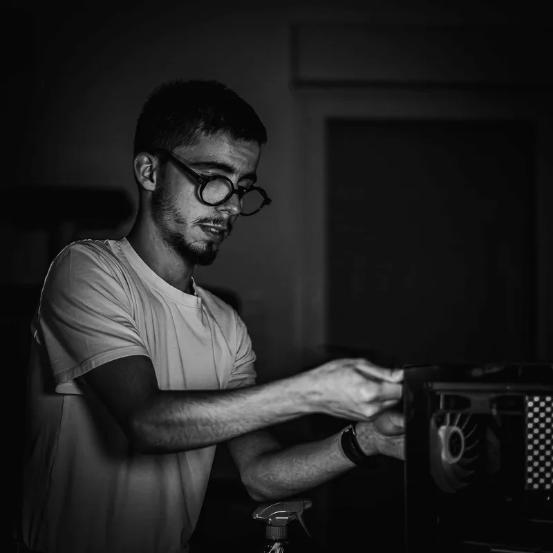 Antoine au travail à l'atelier de Nomexy